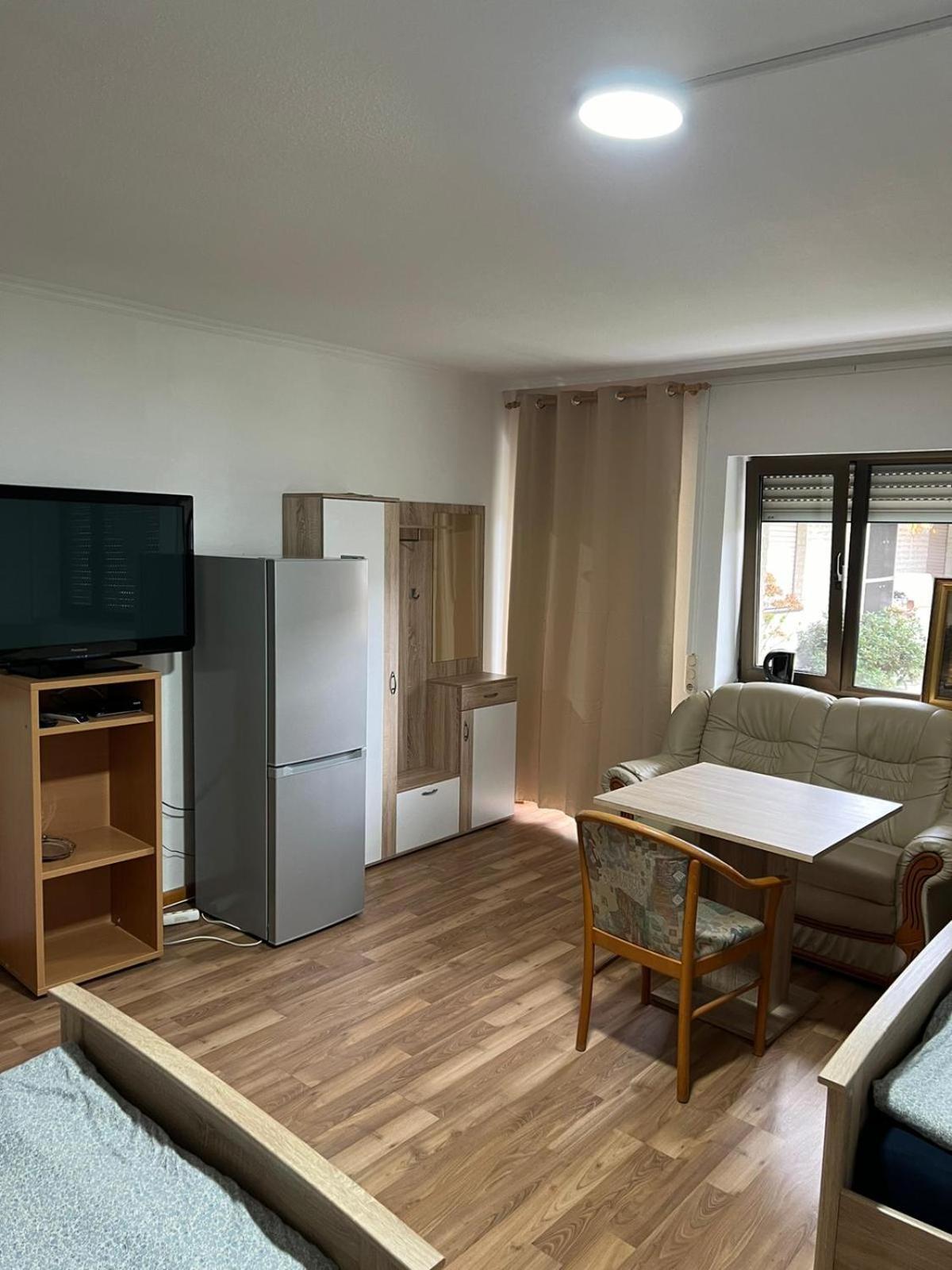 Messe Und Monteurzimmer 센드 외부 사진
